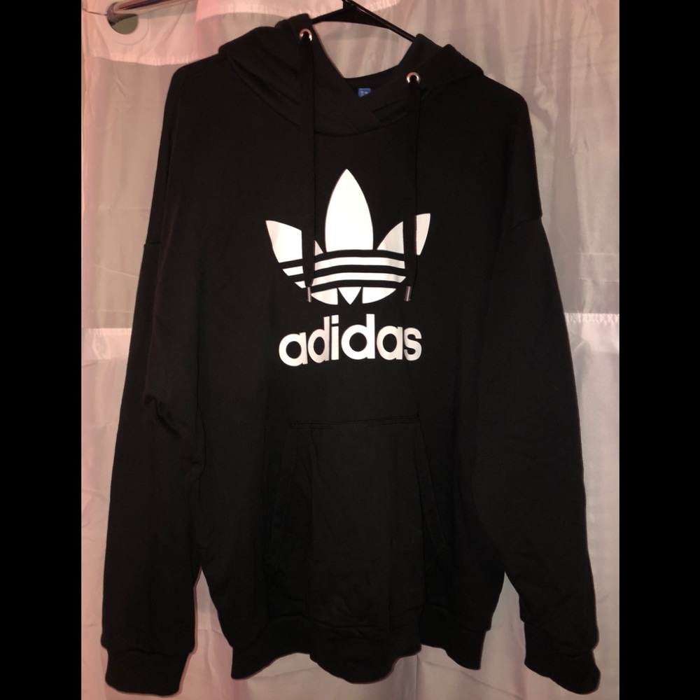 Women’s adidas hoodie 🖤